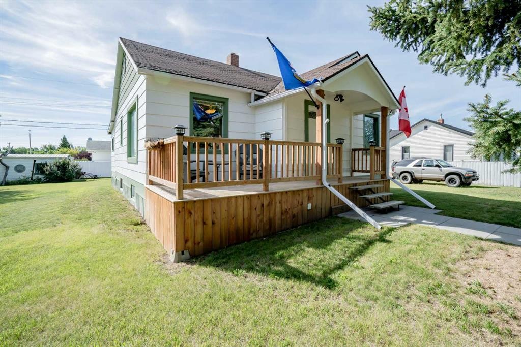 4903 53 Ave, Grimshaw, AB - Outdoor With Deck Patio Veranda
