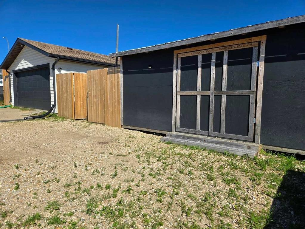 21 Pan Am Street, Swan Hills, AB - Outdoor