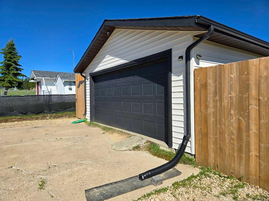 21 Pan Am Street, Swan Hills, AB - Outdoor