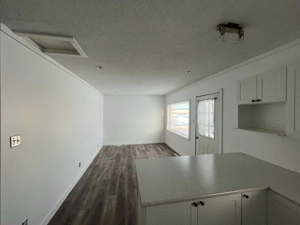 10104 99 Street, High Level, AB - Indoor