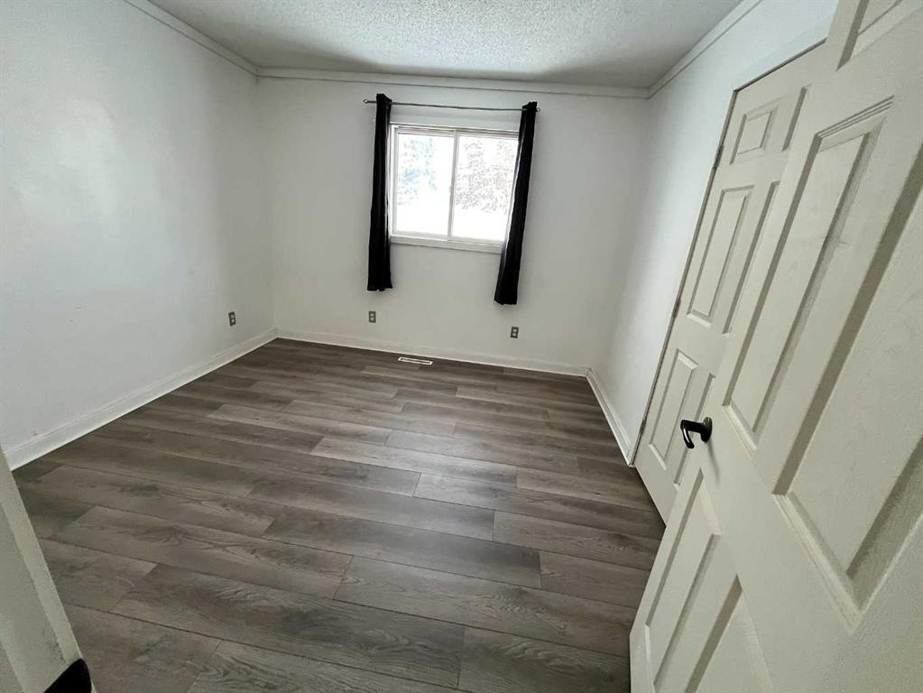 10104 99 Street, High Level, AB - Indoor Photo Showing Other Room