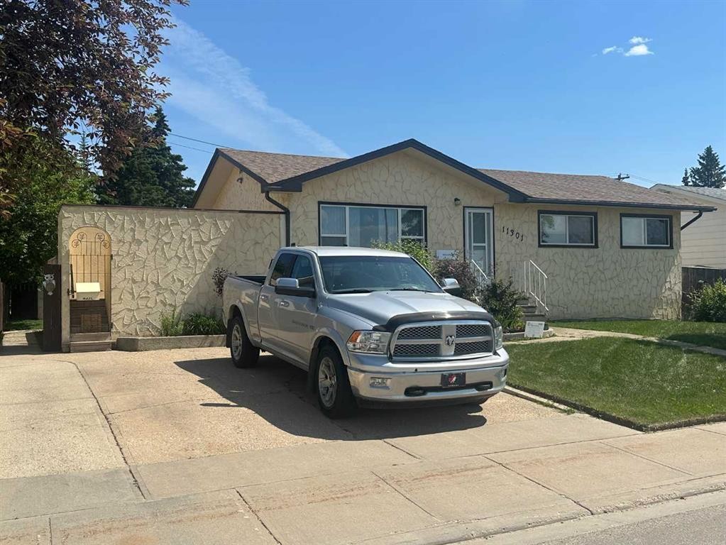 11301 104 Street, Grande Prairie, AB - Outdoor