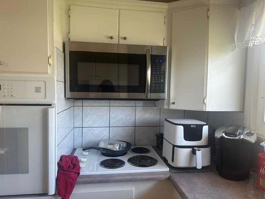 11301 104 Street, Grande Prairie, AB - Indoor Photo Showing Kitchen