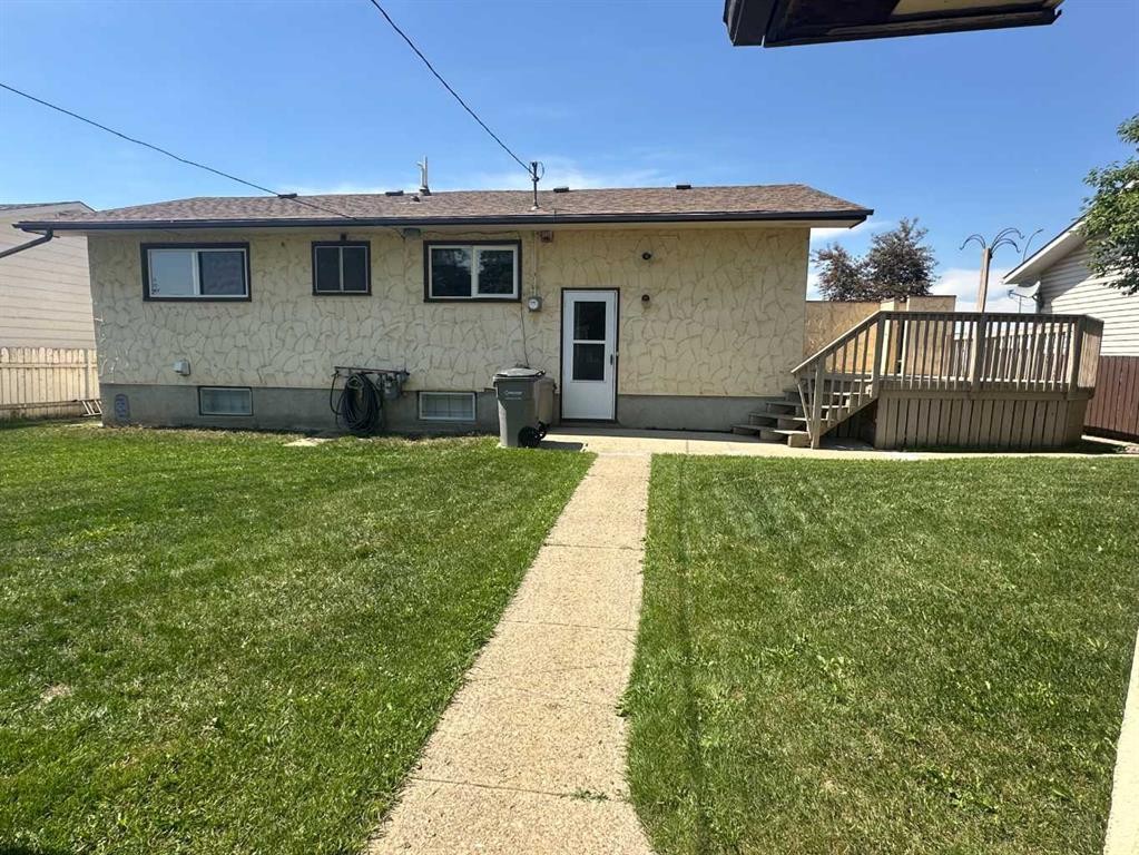 11301 104 Street, Grande Prairie, AB - Outdoor