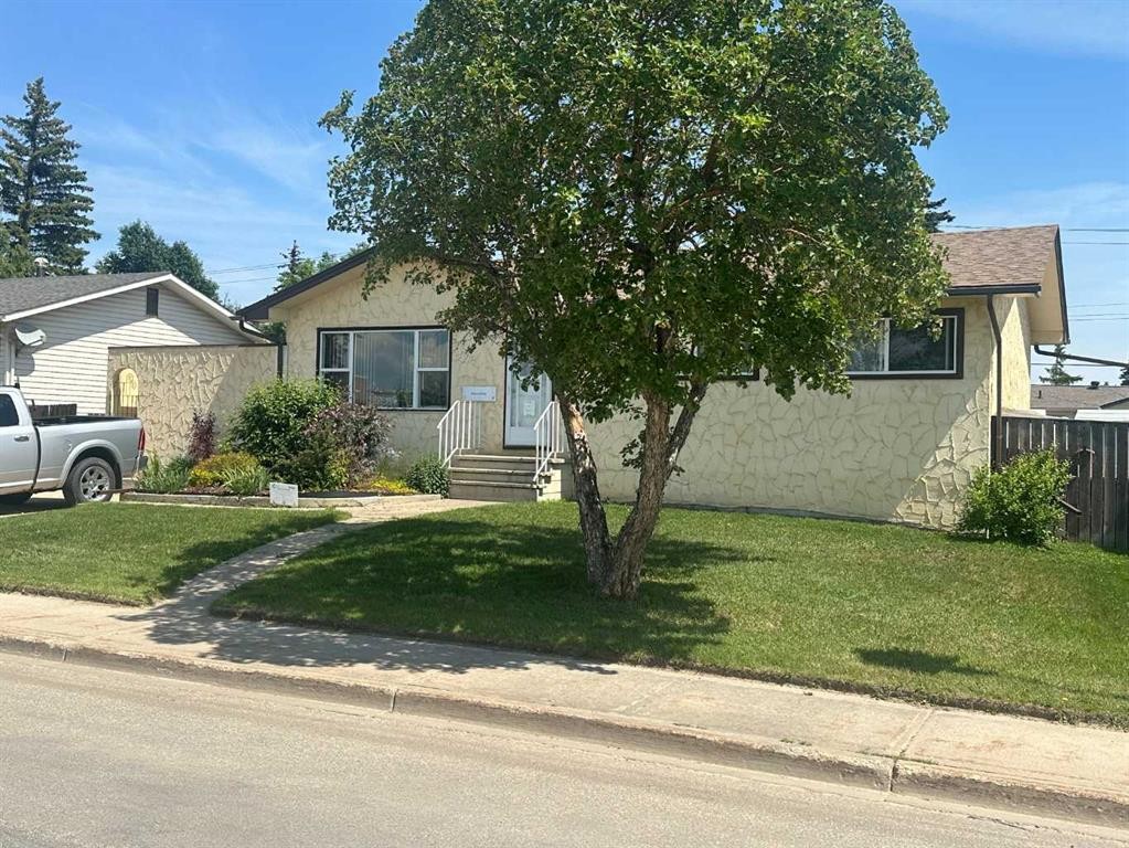 11301 104 Street, Grande Prairie, AB - Outdoor