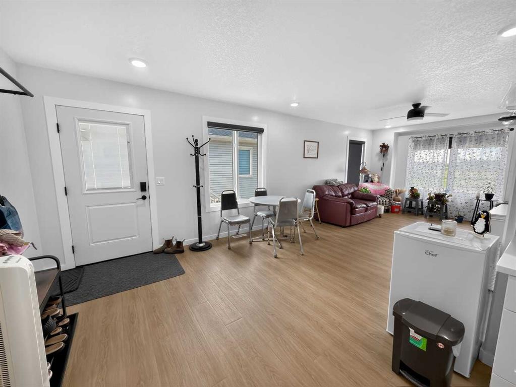 1, 2-10225 105 Ave, La Crete, AB - Indoor