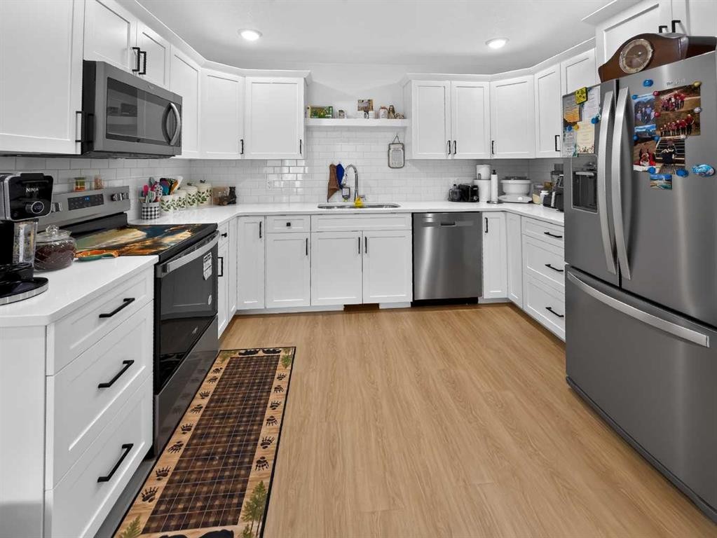 1, 2-10225 105 Ave, La Crete, AB - Indoor Photo Showing Kitchen