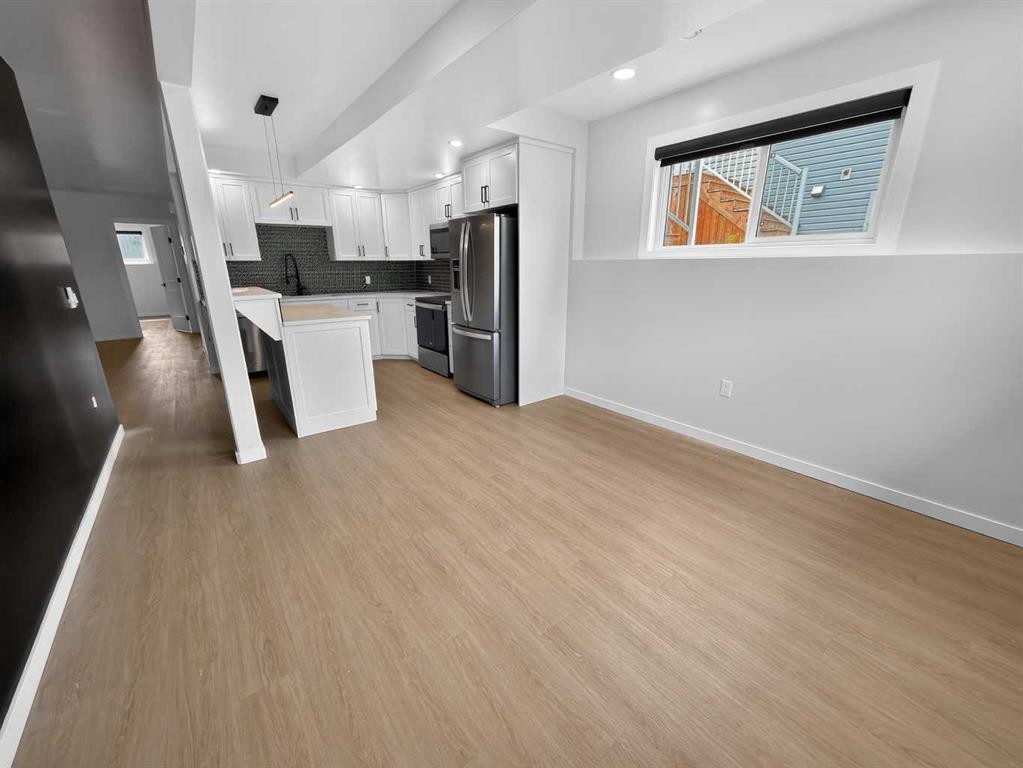 1, 2-10225 105 Ave, La Crete, AB - Indoor Photo Showing Kitchen