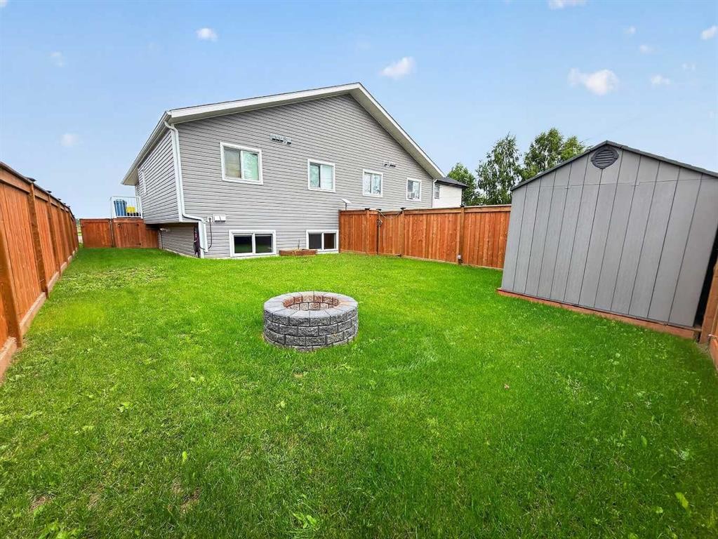 1, 2-10225 105 Ave, La Crete, AB - Outdoor