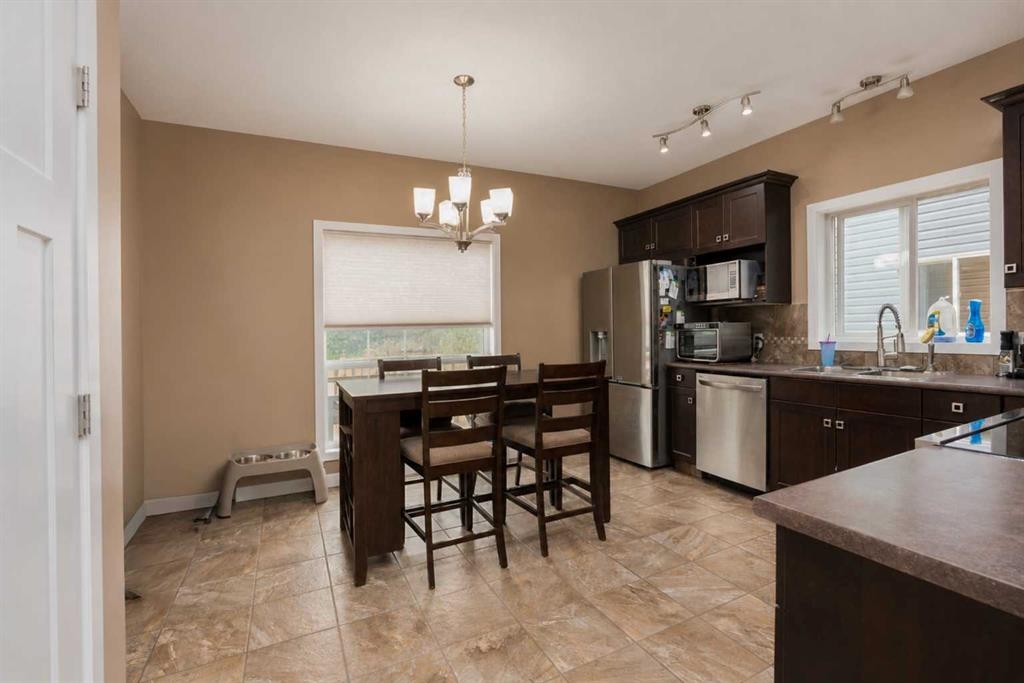 9501 88A Street, Grande Prairie, AB - Indoor Photo Showing Kitchen