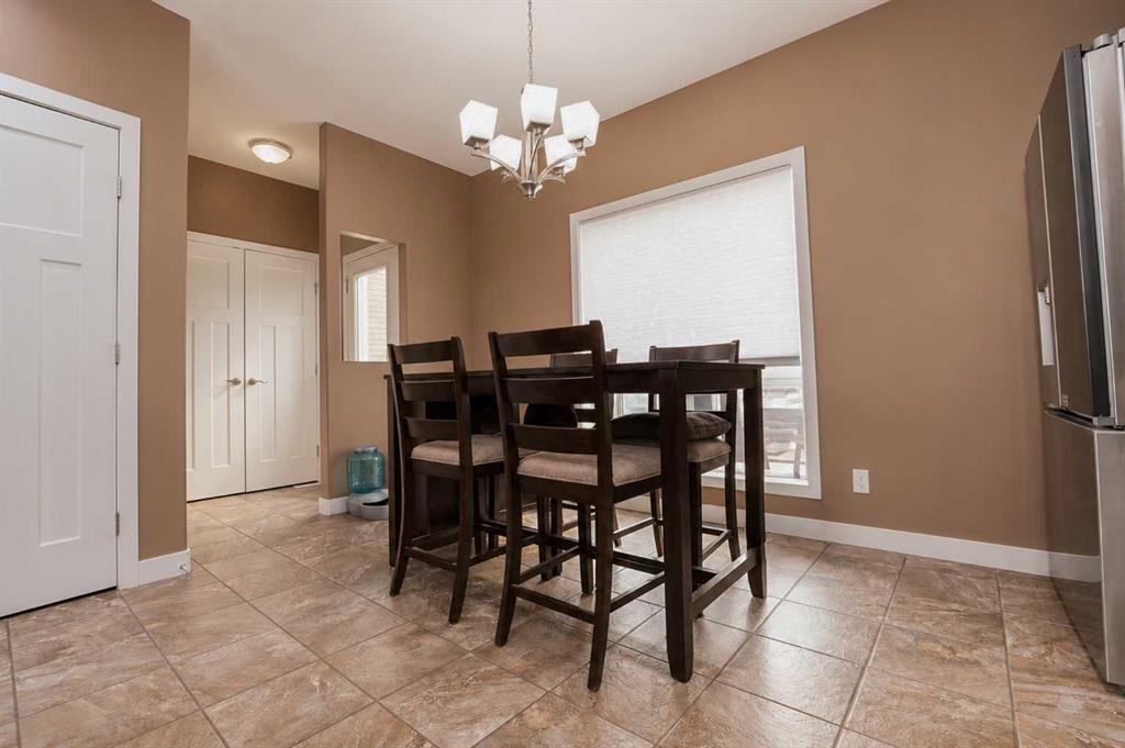 9501 88A Street, Grande Prairie, AB - Indoor Photo Showing Dining Room
