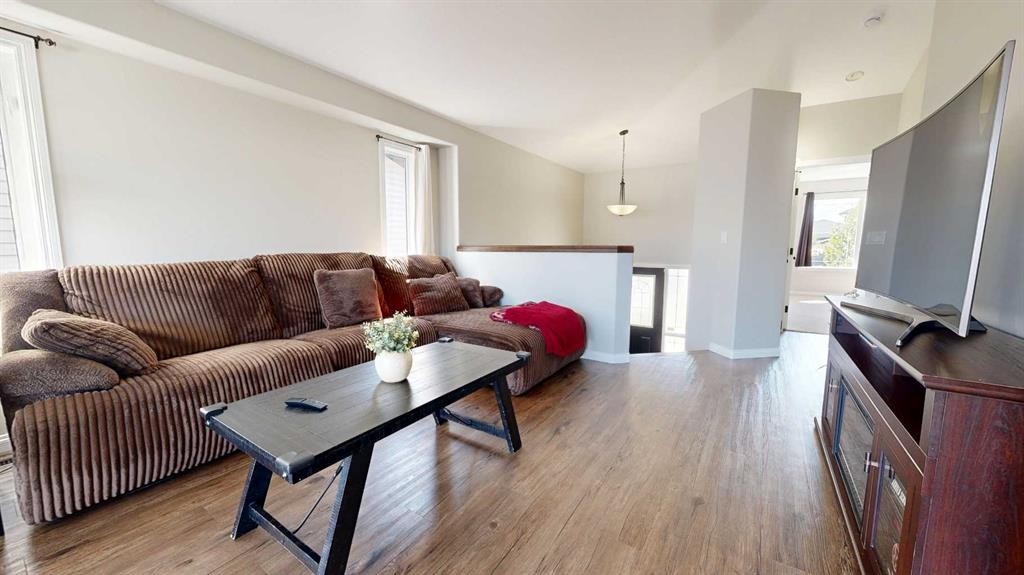 9305 91 Street, Grande Prairie, AB - Indoor Photo Showing Living Room