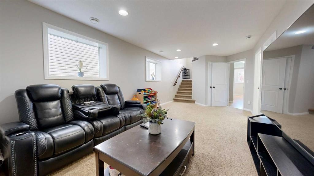 9305 91 Street, Grande Prairie, AB - Indoor Photo Showing Living Room