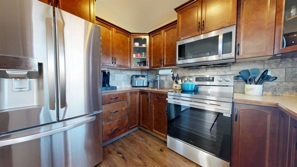 9305 91 Street, Grande Prairie, AB - Indoor Photo Showing Kitchen