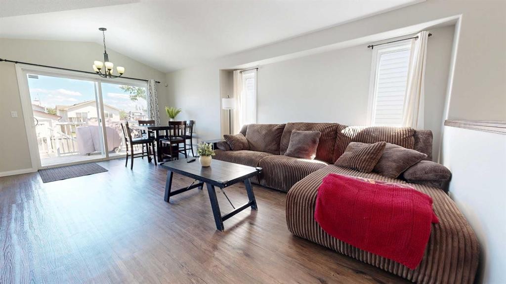 9305 91 Street, Grande Prairie, AB - Indoor Photo Showing Living Room