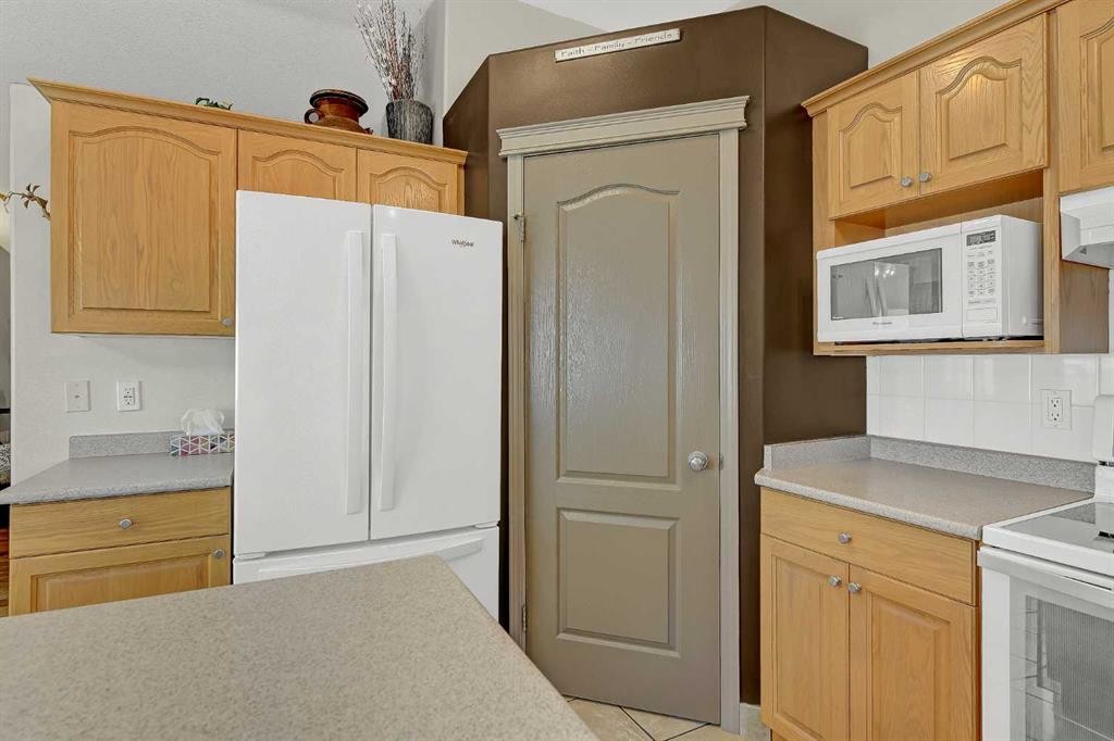 7317 104 Street, Grande Prairie, AB - Indoor Photo Showing Kitchen