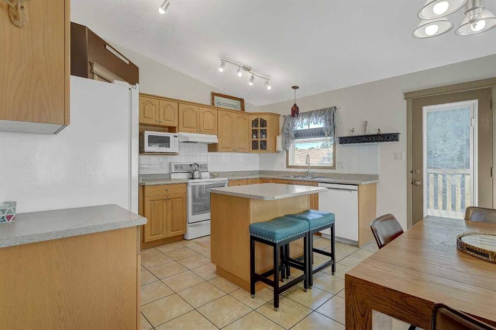 7317 104 Street, Grande Prairie, AB - Indoor Photo Showing Kitchen