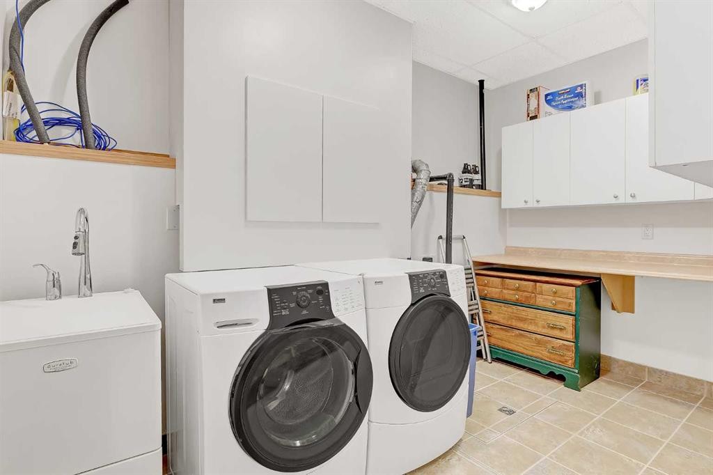7317 104 Street, Grande Prairie, AB - Indoor Photo Showing Laundry Room