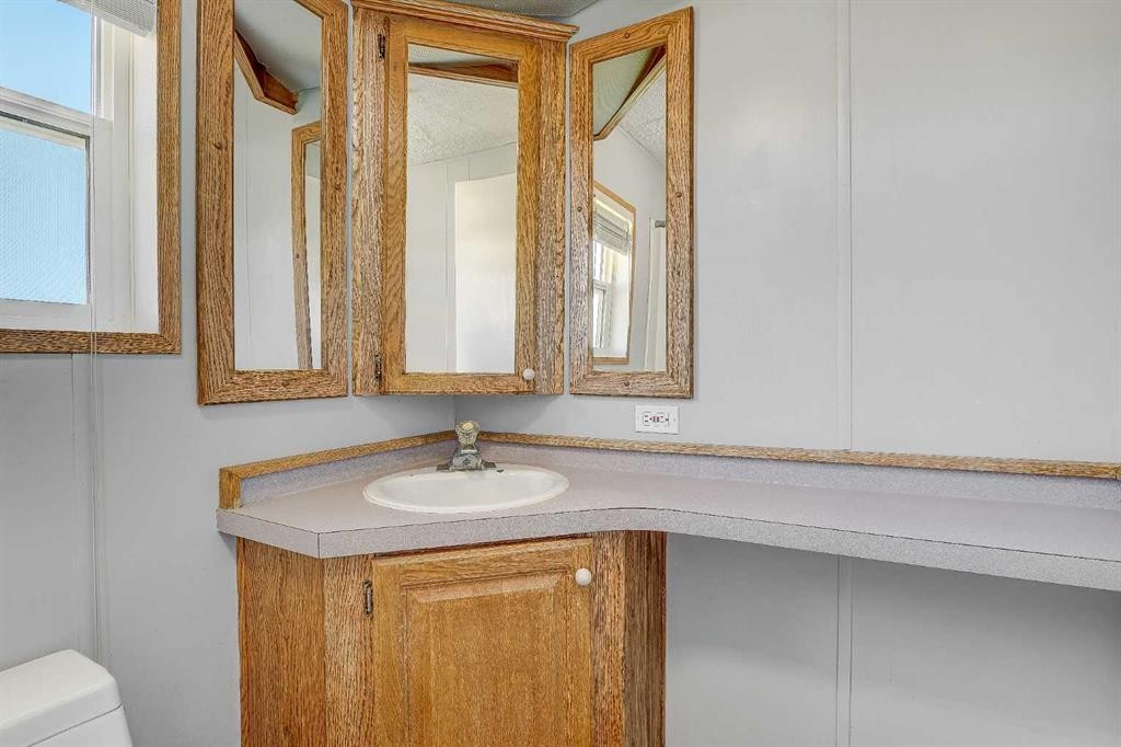 12128 98 Street, Grande Prairie, AB - Indoor Photo Showing Bathroom