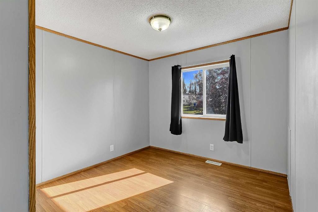 12128 98 Street, Grande Prairie, AB - Indoor Photo Showing Other Room