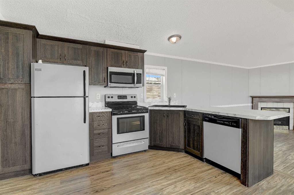 12128 98 Street, Grande Prairie, AB - Indoor Photo Showing Kitchen