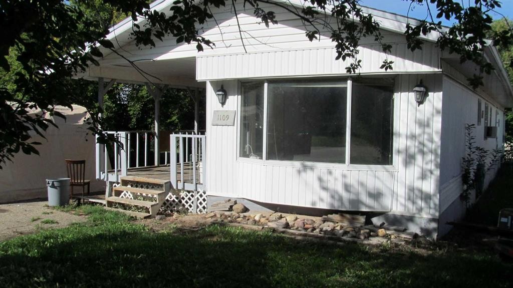 1109 6Th, Beaverlodge, AB - Outdoor