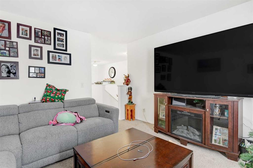 7209 105 Street, Grande Prairie, AB - Indoor Photo Showing Living Room