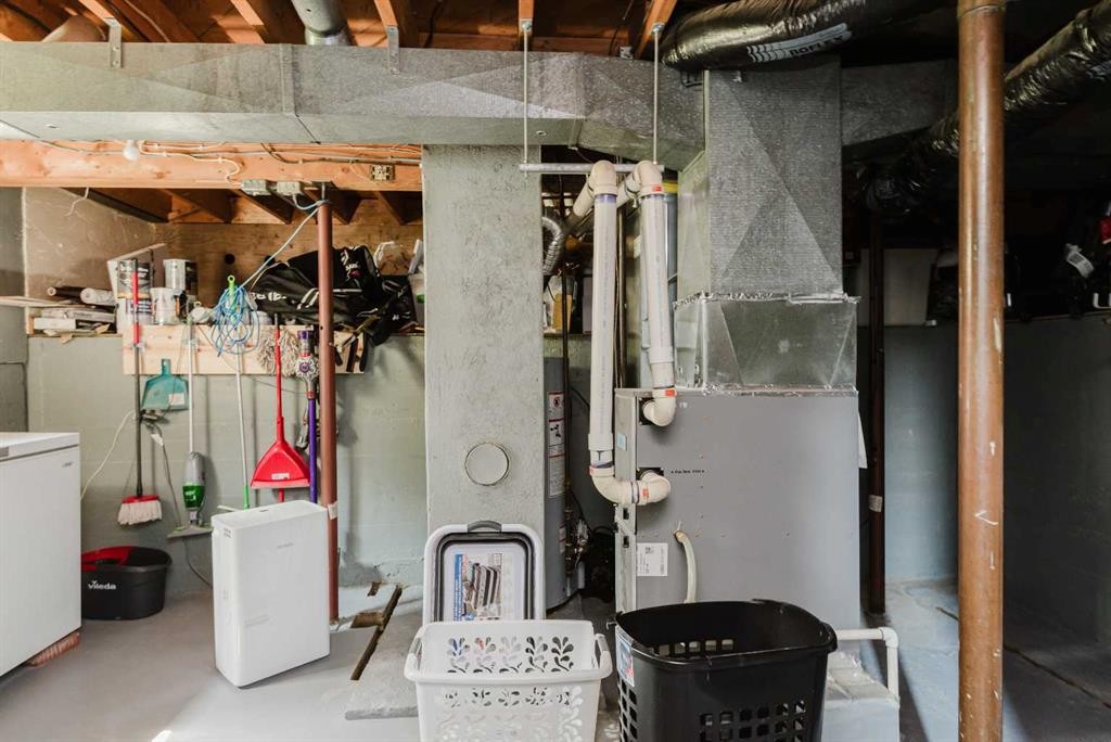908 6 Avenue, Beaverlodge, AB - Indoor Photo Showing Basement