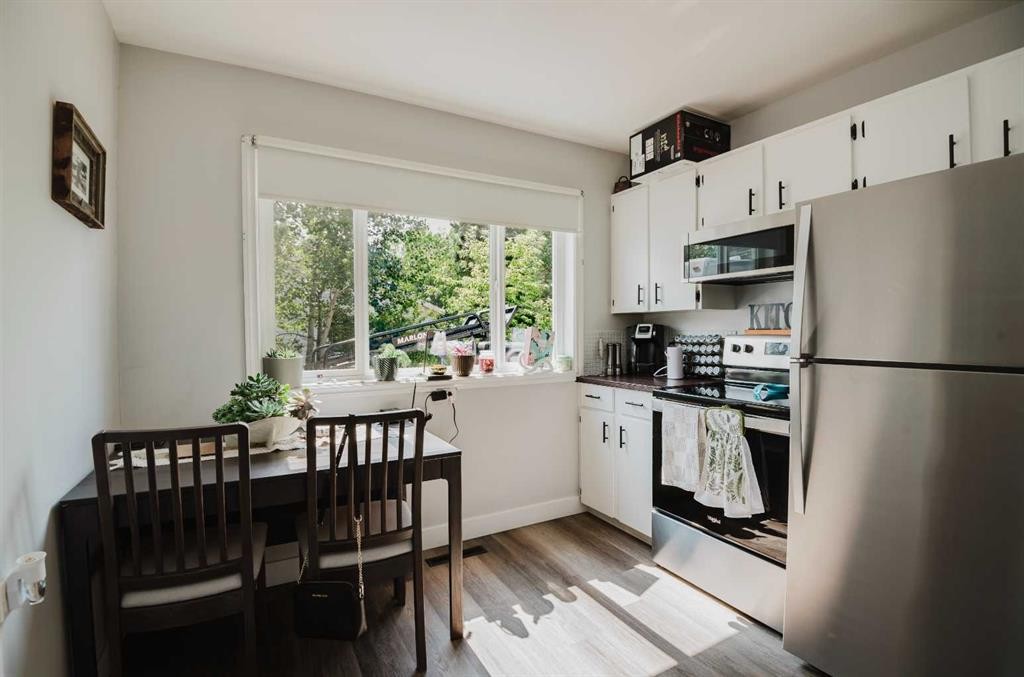 908 6 Avenue, Beaverlodge, AB - Indoor