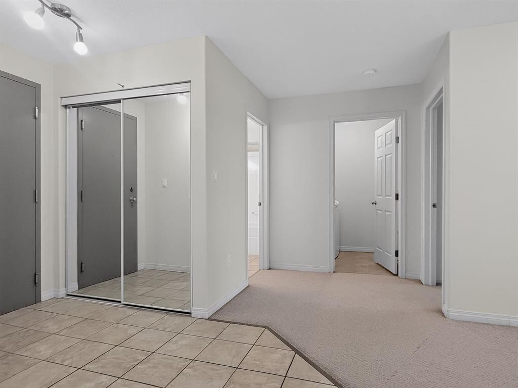 302-9810 96 Street, Grande Prairie, AB - Indoor Photo Showing Other Room
