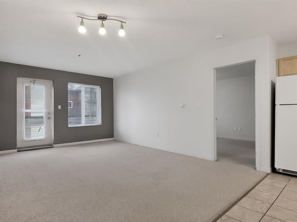 302-9810 96 Street, Grande Prairie, AB - Indoor Photo Showing Other Room