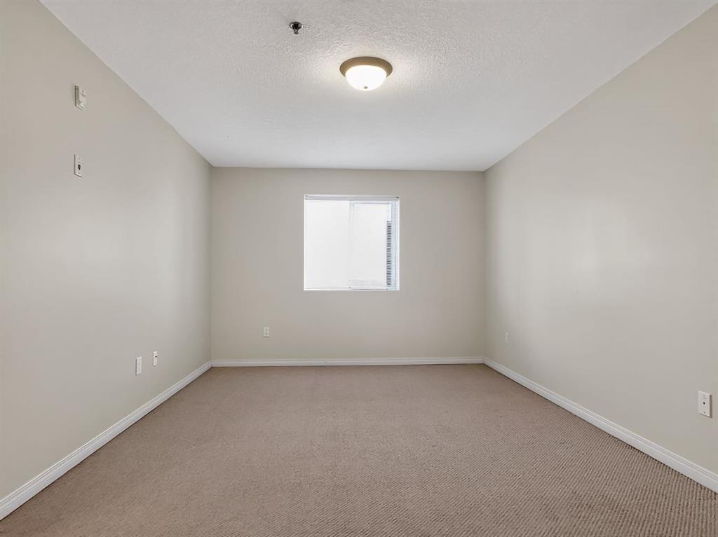 302-9810 96 Street, Grande Prairie, AB - Indoor Photo Showing Other Room