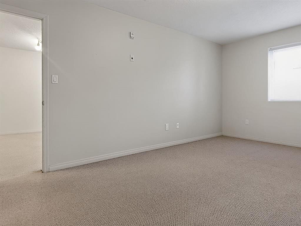302-9810 96 Street, Grande Prairie, AB - Indoor Photo Showing Other Room