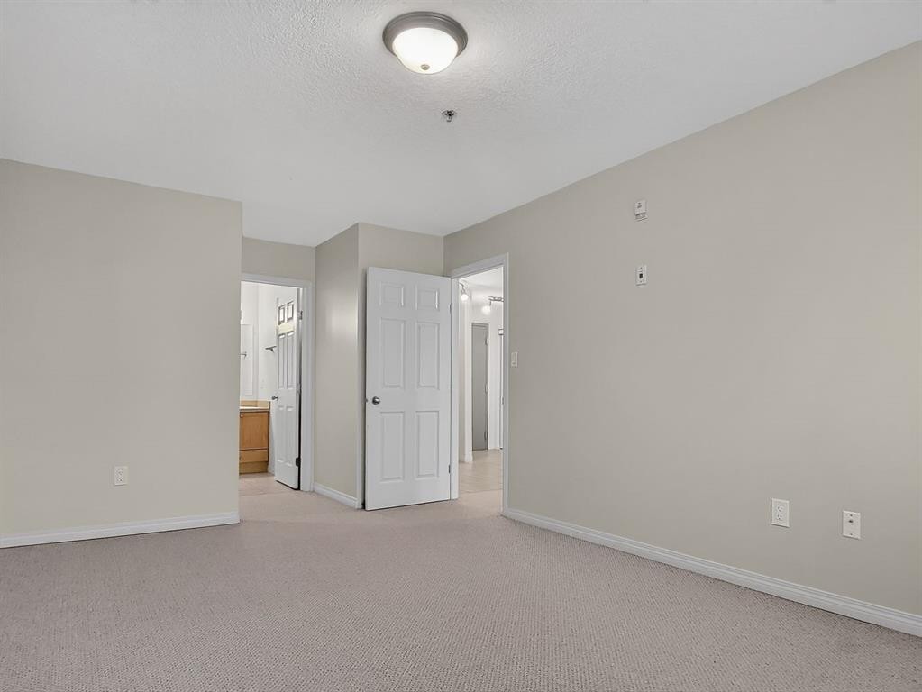 302-9810 96 Street, Grande Prairie, AB - Indoor Photo Showing Other Room