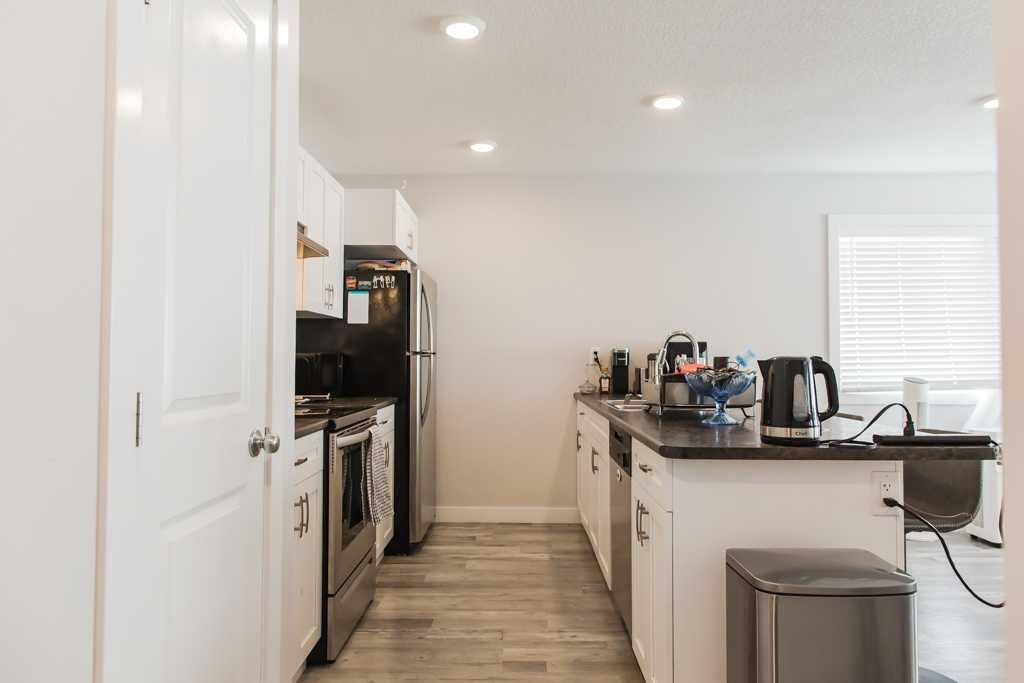9514 112, Clairmont, AB - Indoor Photo Showing Kitchen