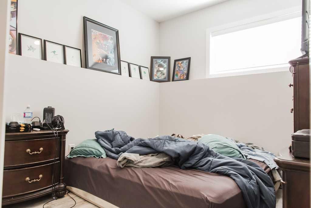 9514 112, Clairmont, AB - Indoor Photo Showing Bedroom