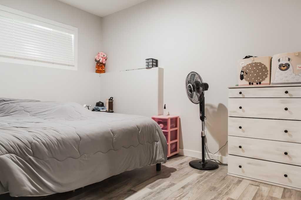 9514 112, Clairmont, AB - Indoor Photo Showing Bedroom