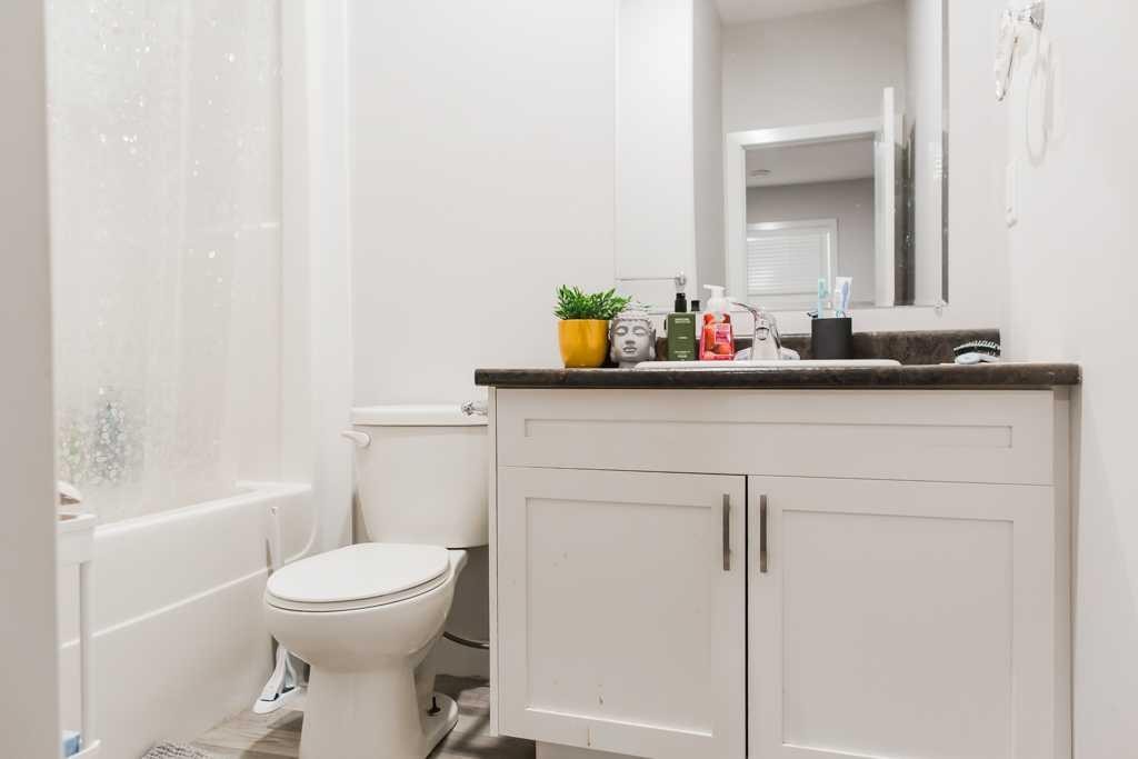 9514 112, Clairmont, AB - Indoor Photo Showing Bathroom