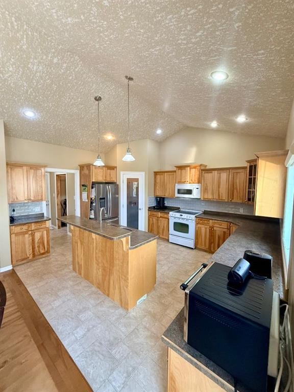 11106 107 Ave, La Crete, AB - Indoor Photo Showing Kitchen