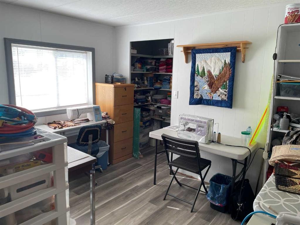 908 6 Avenue, Hines Creek, AB - Indoor Photo Showing Laundry Room