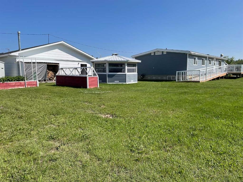 908 6 Avenue, Hines Creek, AB - Outdoor With Deck Patio Veranda With Exterior