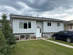 10313 89 Street Peace River, AB T8S 1N9