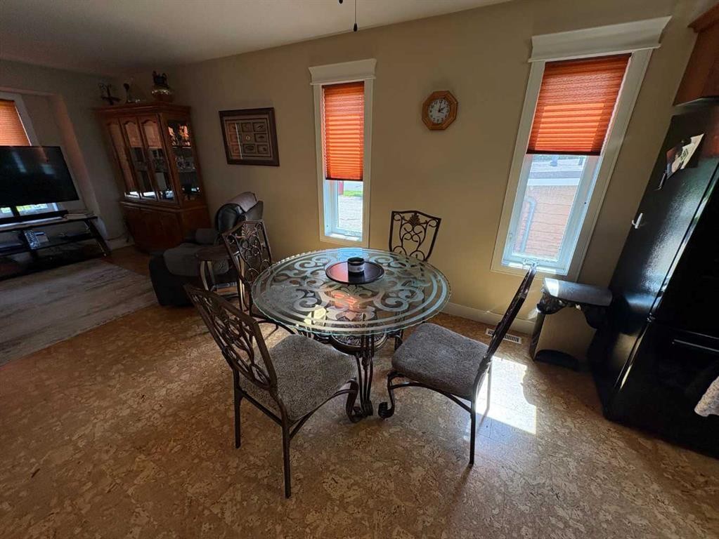 10032 102 Street, Peace River, AB - Indoor Photo Showing Dining Room