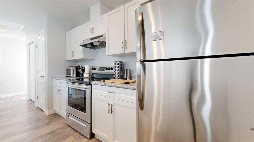 9517 113 Avenue, Clairmont, AB - Indoor Photo Showing Kitchen With Upgraded Kitchen