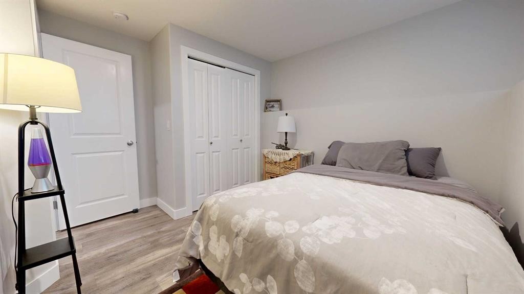 9517 113 Avenue, Clairmont, AB - Indoor Photo Showing Bedroom