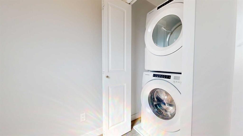 9517 113 Avenue, Clairmont, AB - Indoor Photo Showing Laundry Room