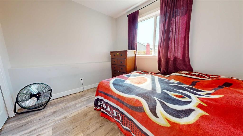 9517 113 Avenue, Clairmont, AB - Indoor Photo Showing Bedroom