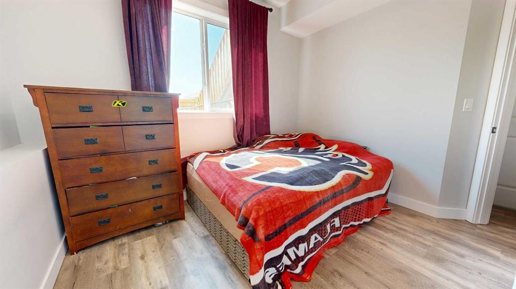 9517 113 Avenue, Clairmont, AB - Indoor Photo Showing Bedroom