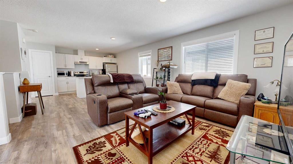 9517 113 Avenue, Clairmont, AB - Indoor Photo Showing Living Room