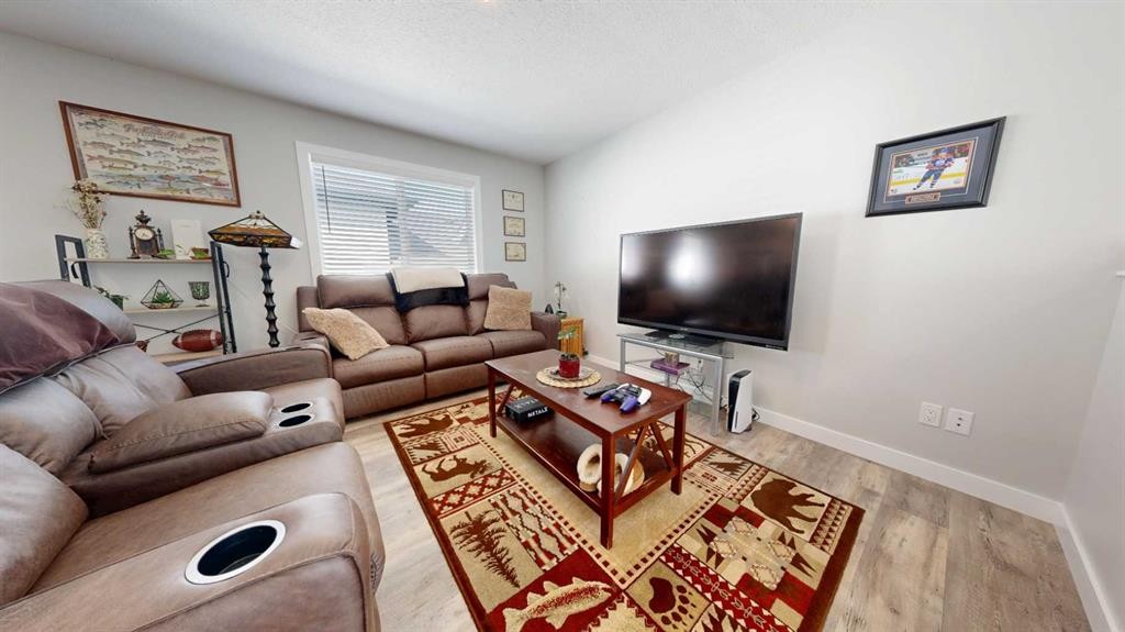 9517 113 Avenue, Clairmont, AB - Indoor Photo Showing Living Room